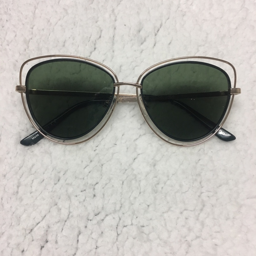 TWO sunglasses white / green